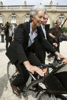 法国总统任命首位女经济部长[图]_女部长 拉加