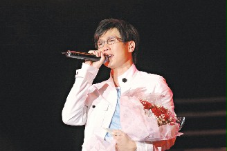品冠开唱几度泪如雨下 李宗盛携美女捧场(图)