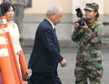 日本防卫大臣久间章生因原子弹言论辞职(图)