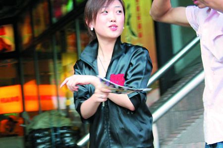 网络推手网上<em>直播</em>偷拍发廊女孩工作情景[图]_