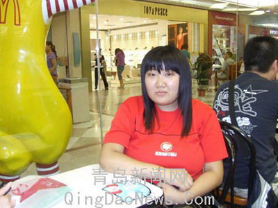 自称中国第一巨波霸女孩