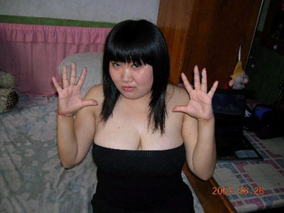 自称中国第一巨波霸女孩