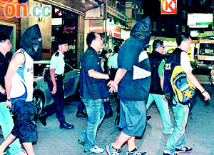 香港富豪物业连续被砸黑帮被指挑战特区政府