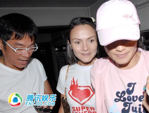 张柏芝产子全家出动 妈妈、姐姐到医院陪产(图)