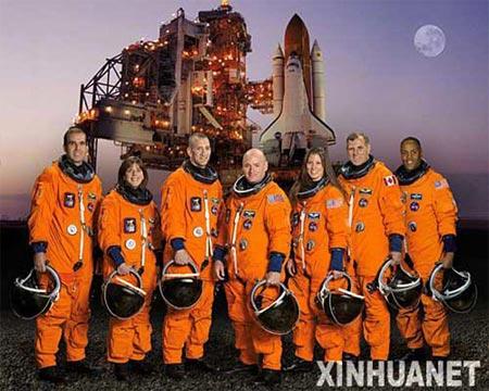 美奋进号宇航员首次太空行走(组图)