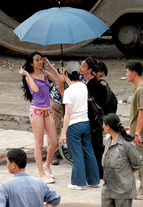 重塑<em>性感女神</em> 莫文蔚重庆耍裸露泡<em>夜店</em>_莫文蔚