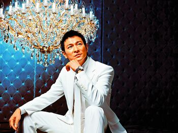 刘德华细说成长故事 为赢5元钱穿旗袍上学(图)