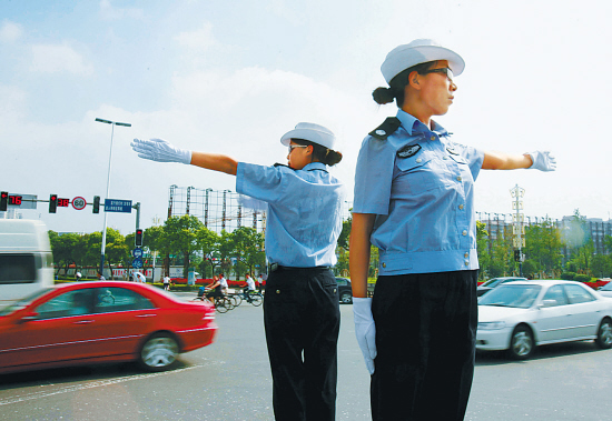 温州女协警的风采组图