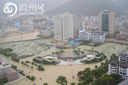 地势相对较低的永嘉县城上塘镇常会遭水淹.