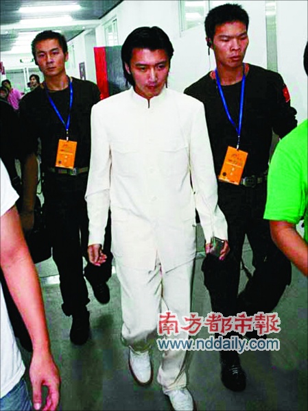 张柏芝身价有增无减 谢霆锋连轴转四天跑五城