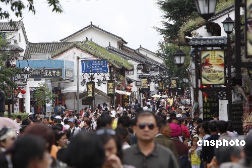设施不堪重负“黄金周”临改革 或撤五一黄金周