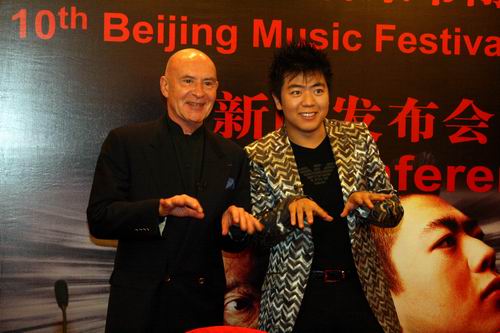 图文:艾森巴赫与郎朗表演“四手联弹“