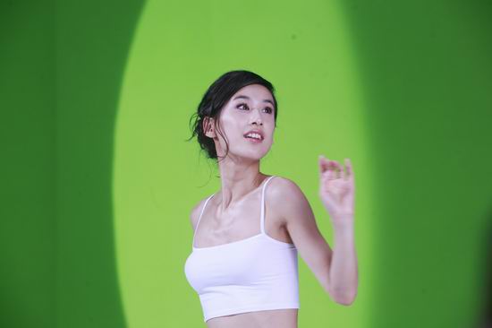 黄圣依纯美造型曝光坚信勤奋才是硬道理(组图)