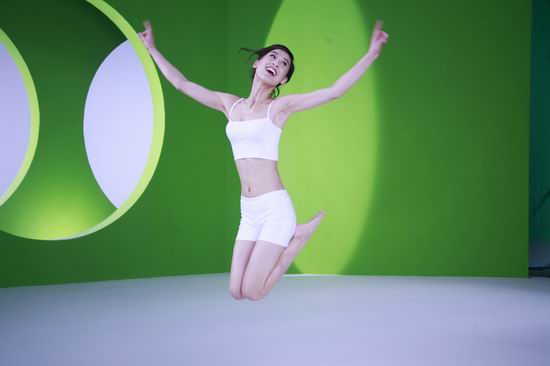 黄圣依纯美造型曝光坚信勤奋才是硬道理(组图)