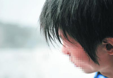 中学生教室内接吻被开除 回校悔改认错被拒(图)_教育频道_新华网