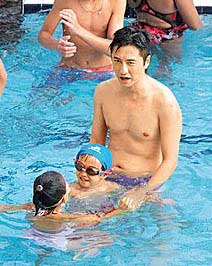 结婚7年的庾澄庆与伊能静夫妇近年重心分别在香港与大陆这...