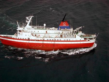 客轮在南极海域撞上冰山154人获救(图)
