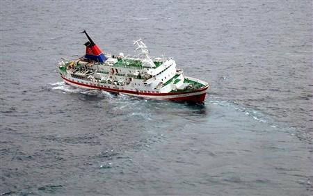 客轮在南极海域撞上冰山154人获救(图)