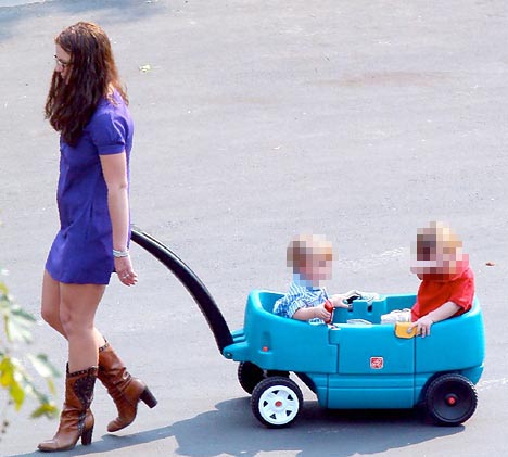 布兰妮子女抚养权案开庭 情绪失控当庭哭闹(图)