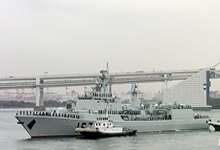 中国军舰首次抵达日本访问