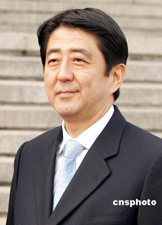 日本前首相安倍晋三宣布重返政治舞台