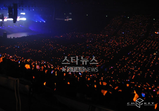 神话组合日本个唱 万名歌迷打造橙色世界_神话