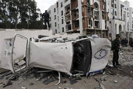 阿尔及利亚发生汽车炸弹爆炸67人死亡(组图)