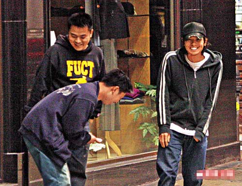 冯德伦揽三洋妞热舞 梁咏琪带四眼新欢泡吧_冯