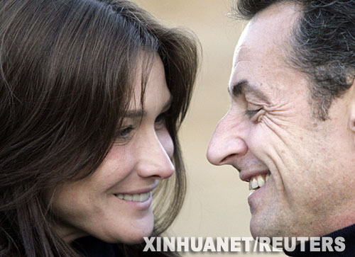 12��30�գ�������ͳ�����루�ң���Ů�ѡ������������ģ����ֿ������������ڰ����׶����޶ȼ١�