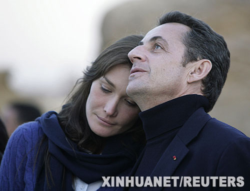 12��30�գ�������ͳ�����루�ң���Ů�ѡ������������ģ����ֿ������������ڰ����׶����޶ȼ١�����3����Ա����ָ��˵��������ͳ��������������ڰ�������¬�����ڼ�����ģŮ�ѿ�����������ͬסһ���ǡ�������Ϊ���� 