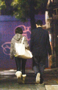 许茹芸深夜陪男友吃宵夜小别胜新婚秀恩爱(图)