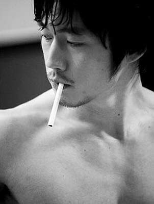 张赫新剧半身裸照被曝光肌肉结实身材迷人(图)