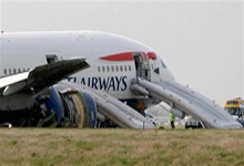 英航客机紧急迫降 三中国人受伤