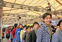 温州火车站搭建临时候车点