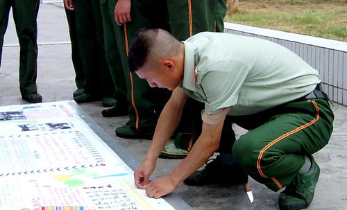 武警某部的锅盖头