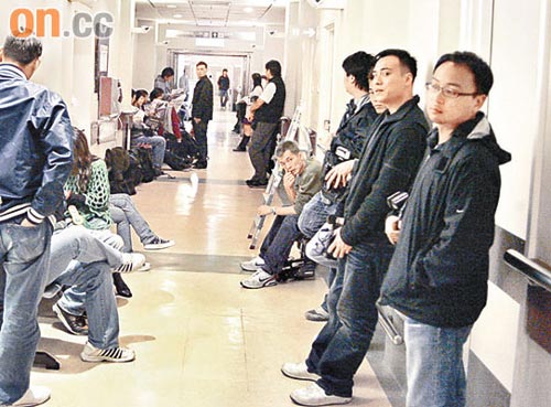 沈殿霞入院郑欣宜回避镜头医生称会尽力(组图)