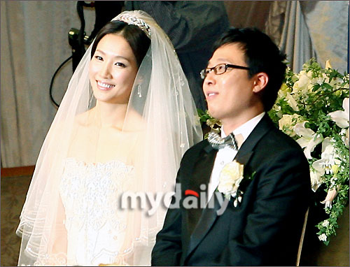 组图:李善珍与企业家完婚新郎曾是其经纪人