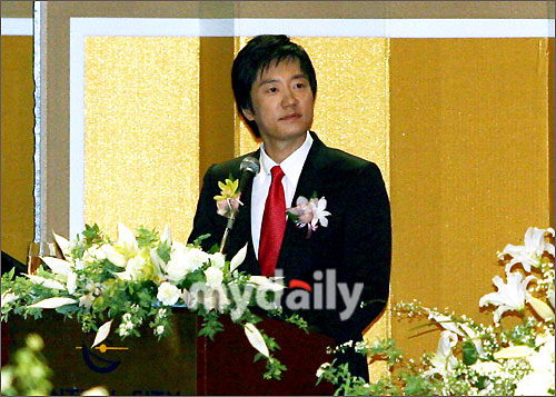 组图:李善珍与企业家完婚新郎曾是其经纪人