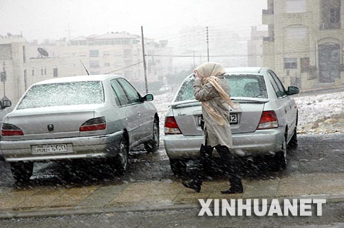 1��22�գ�һ��������Լ���׶�������ͷ���ŷ�ѩǰ�������죬�ж�����Լ��ӭ���񶬵ĵ�һ��ѩ��Լ����������ʮ����ȱˮ����֮һ���ⳡ��ѩ�Ի��⵱�غ���������Ҫ�����á� �»�����ߺ����� 