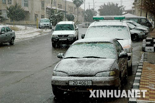 1��22�գ�Լ���׶������ֵ��ϵ����������˰�ѩ�����죬�ж�����Լ��ӭ���񶬵ĵ�һ��ѩ��Լ����������ʮ����ȱˮ����֮һ���ⳡ��ѩ�Ի��⵱�غ���������Ҫ�����á� �»�����ߺ����� 