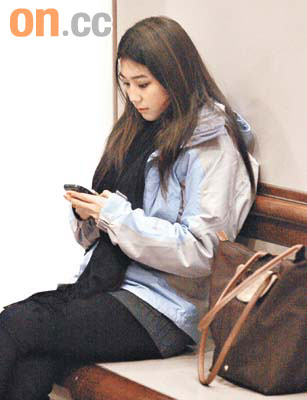 陈冠希女友首度现身回应 支持男友拒绝透露行踪