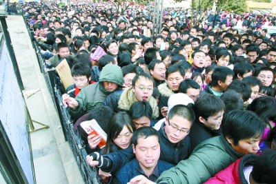 严峻的就业形势使不少大学生心发慌