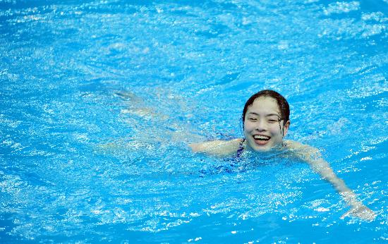 图文-中国跳水队水立方备战世界杯 吴敏霞游泳上岸