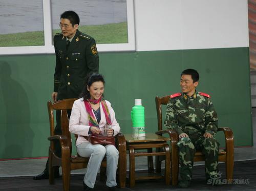 图文:央视录制元宵晚会--王宝强再次演绎军人