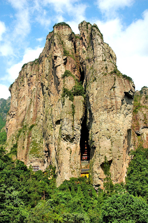 雁荡山夫妻峰阿里山云海 均为资料图片温州网讯 雁荡山的夜景,阿里