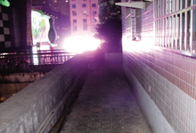 窗外夜夜“强光轰炸”
