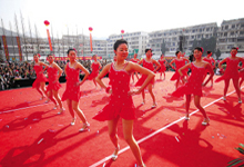 千名妇女起舞迎节日