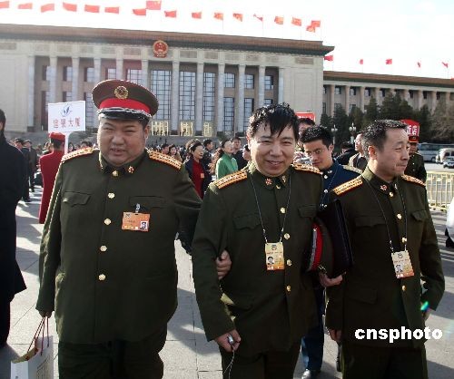 图文:毛泽东之孙参加全国政协预备会议