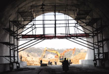 “全国第一隧”计划年底铺轨