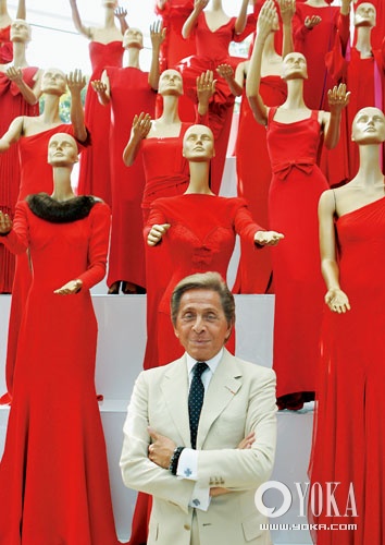 艺术 巴黎/Valentino45周年，光荣退休，是这季巴黎时装周最轰动的事件之一